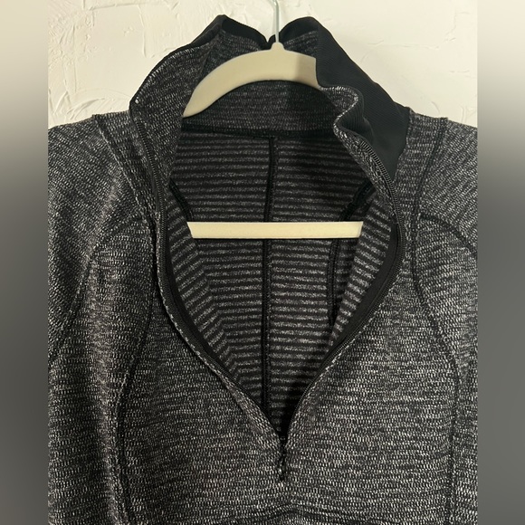 Lululemon Black/Grey Base Runner 1/4 Zip Pull-Over (Size 4) - Picture 5 of 8